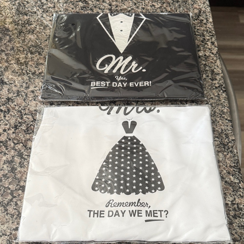 Black and White Mr. & Mrs. Apron Set *Brand New*